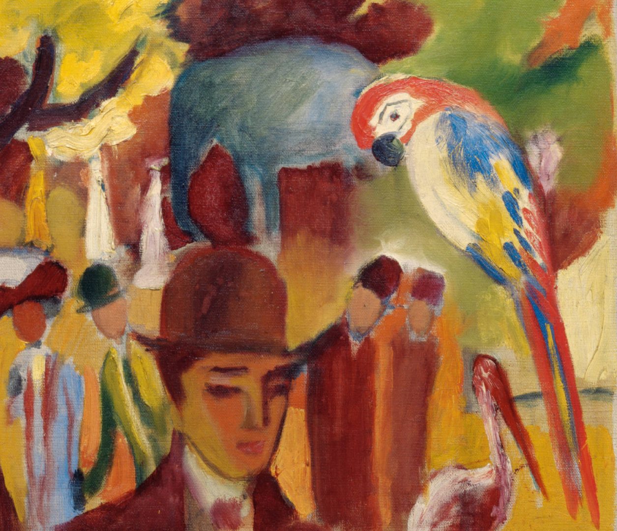 Ein buntes, abstraktes Gemälde zeigt Menschen mit Hüten, einen großen Papagei, einen Elefanten und Bäume mit gelbem Laub. Die Szene ist lebendig und surreal mit kühnen Pinselstrichen und leuchtenden Farben.