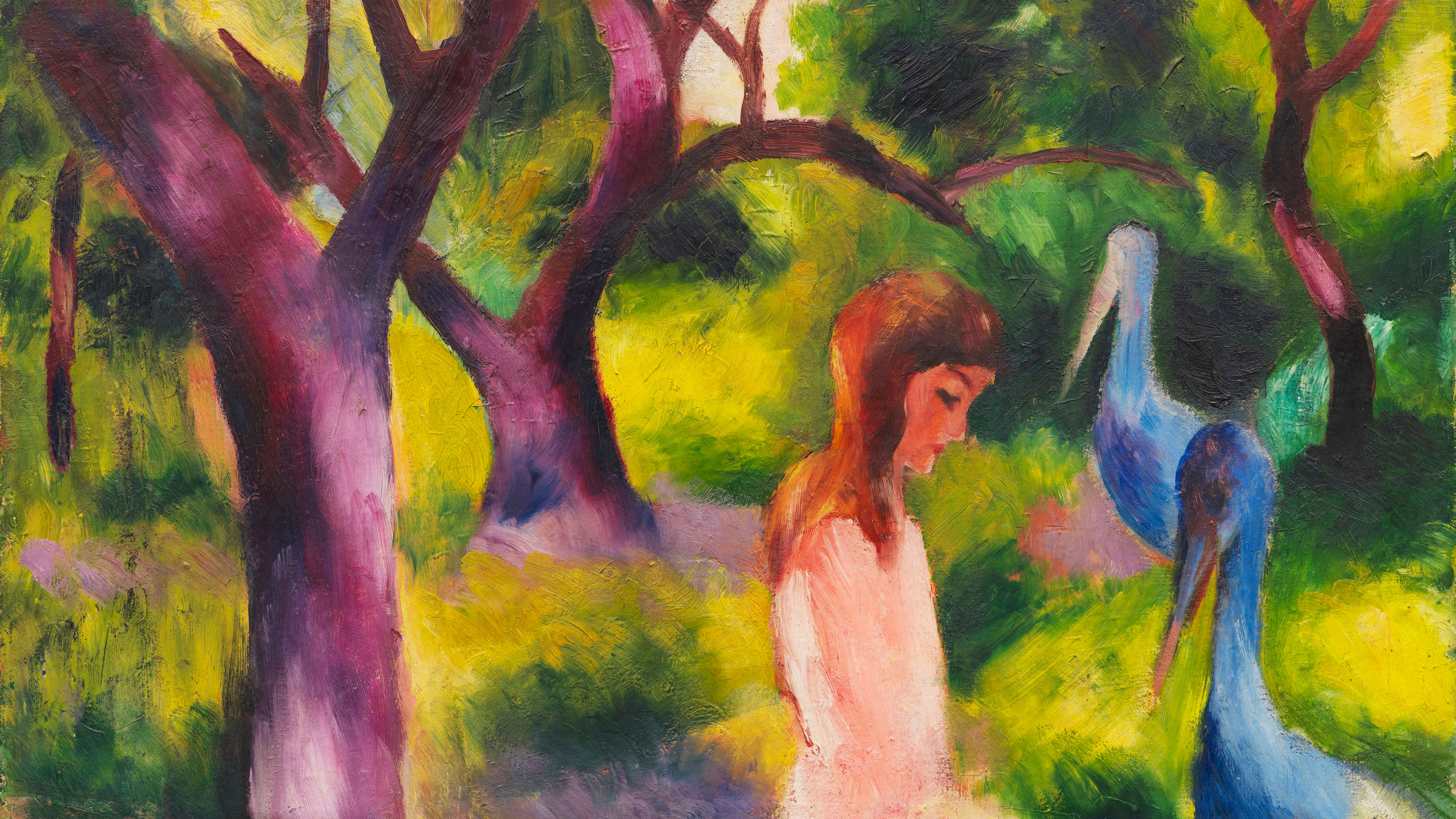 Das Bild zeigt ein Mädchen mit braunem Haar in einem weißen Kleid, das in einem sonnenbeschienenen, grünen Wald mit violetten Bäumen steht. Hinter ihr steht eine blaue, vogelähnliche Figur. Die Szene ist verträumt und idyllisch.