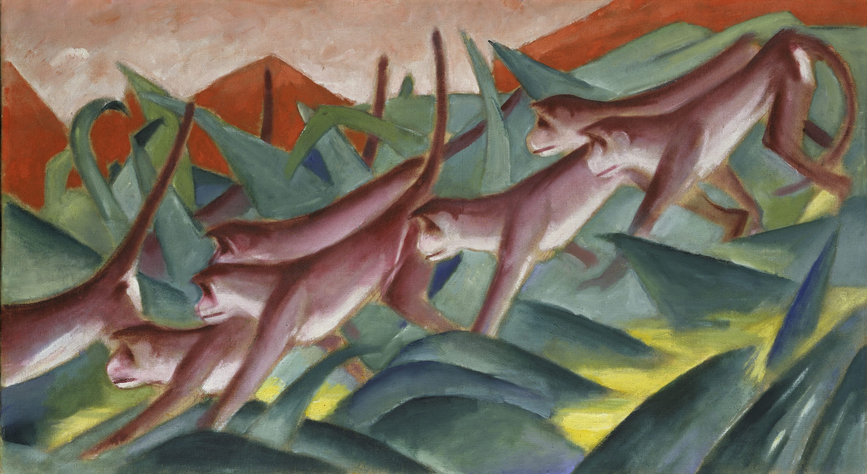 Fünf stilisierte, längliche rote Affen bewegen sich durch leuchtend grünes Laub mit kantigen Formen vor einem Hintergrund aus rötlichen Bergen und einem blassen Himmel in einem expressionistischen Malstil.