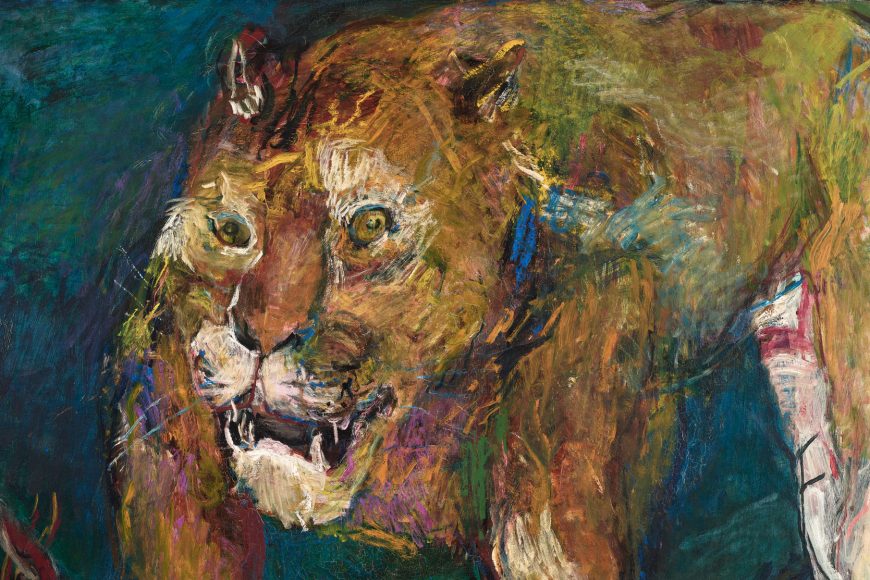 Ein ausdrucksstarkes, farbenfrohes Gemälde eines Löwen mit grimmigem Ausdruck, der seine Zähne zeigt. Der Hintergrund ist dunkel und abstrakt, mit kräftigen Pinselstrichen und Andeutungen anderer Tiere und Formen.