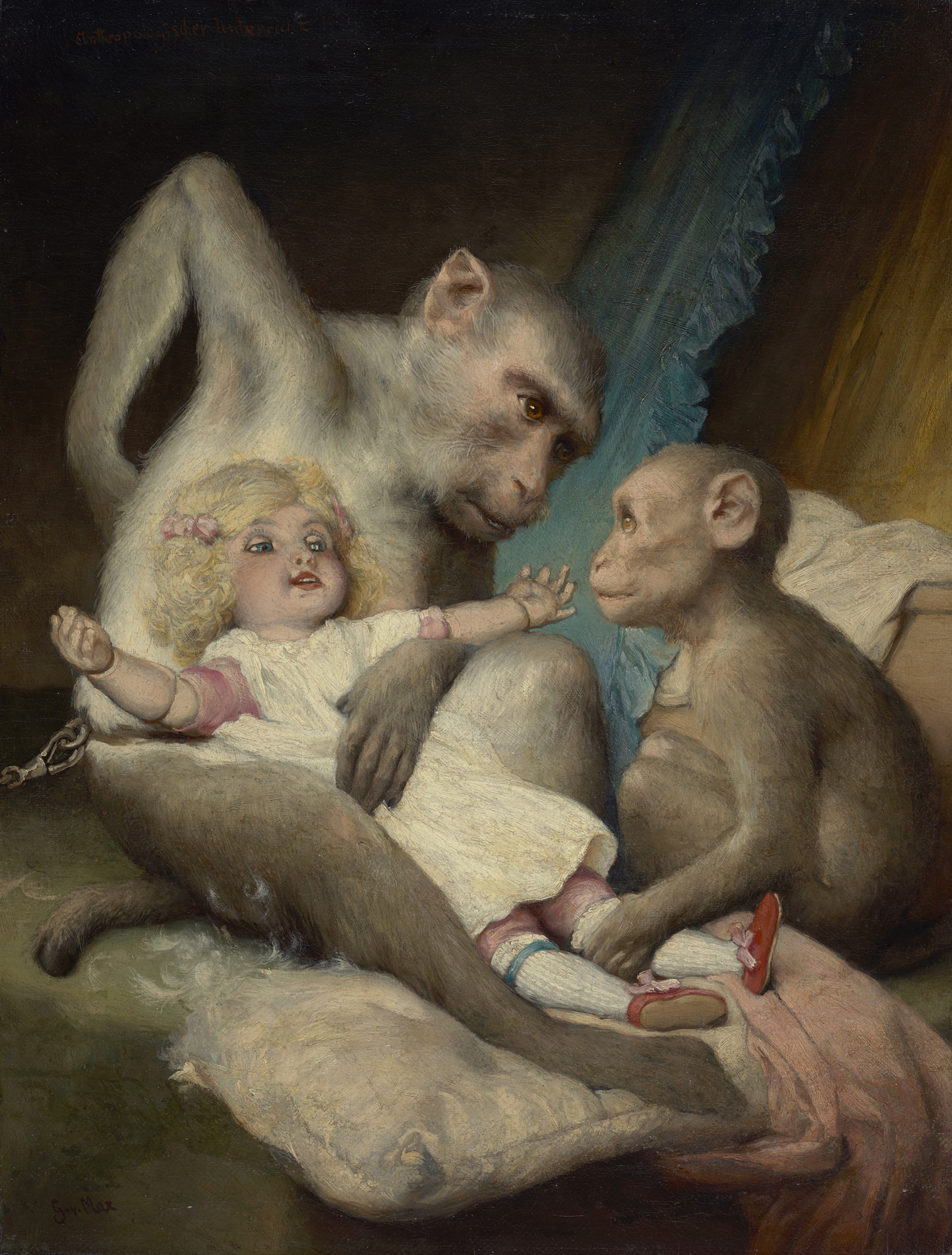 Ein Gemälde zeigt einen großen Affen, der ein blondes, gelocktes Kind in einem weißen Kleid auf dem Schoß hält, während ein kleinerer Affe in der Nähe sitzt. Die Szene spielt sich in einem Innenraum ab, mit drapiertem Stoff im Hintergrund.