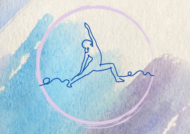 Eine minimalistische blaue Strichzeichnung einer Person in der Yoga-Krieger-Pose, zentriert in einem violetten Kreis auf einem strukturierten Hintergrund in Aquarellblau und Creme.